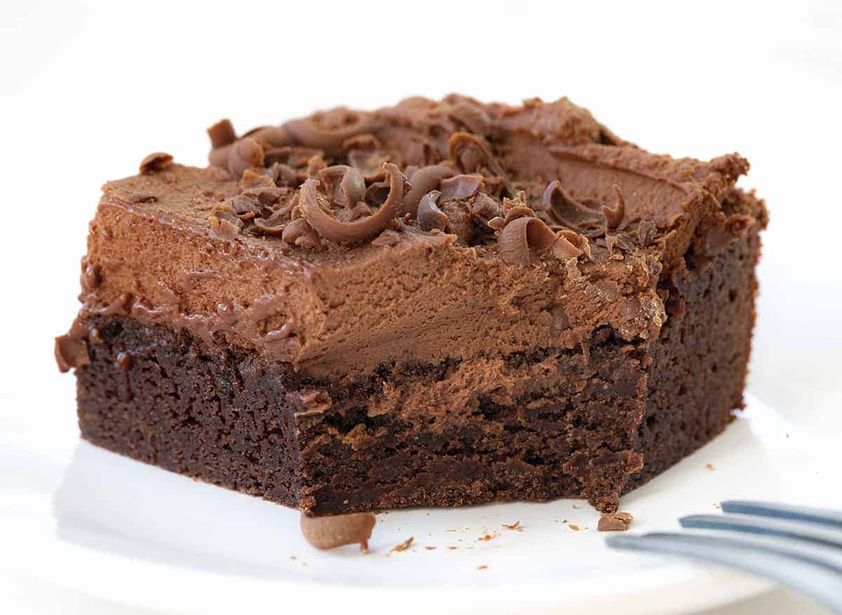 Chocolate Mousse Brownies are homemade brownies baked and topped with creamy chocolate mousse and chocolate curls. Brownies, Brownie Recipe, Chocolate Brownie Recipe, Chocolate Mousse Brownies, How to Make Mousse, Chocolate Mousse, Fudgy Brownies, Chocolate Brownies, Dessert, i am baker, iambaker Cut Into Chocolate Mousse Brownies
